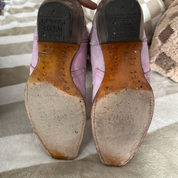 Corral Lavender Embroidered Snipped Toe Cowboy Boots - Picture 6 of 6